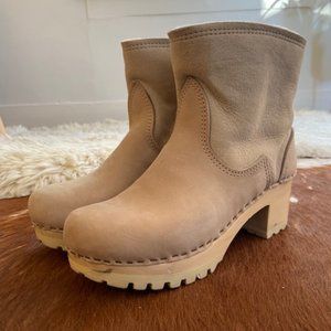 No 6 Store 5" Pull on Shearling Clog Boot, size 40, Bone suede on white base